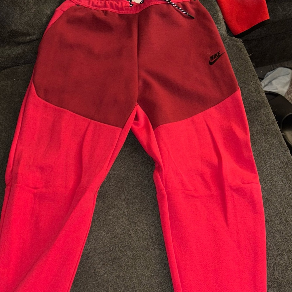 Mens nwt pink nike tech sz large
